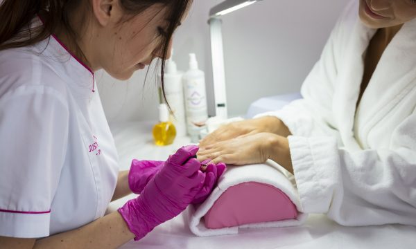 beautician-g9a36cfa8e_1920